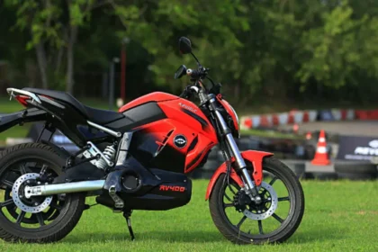 Revolt RV400 इलेक्ट्रिक बाइक: 150km रेंज और 85kmph टॉप स्पीड वाली दमदार इलेक्ट्रिक बाइक, जो दिल जीत लेगी